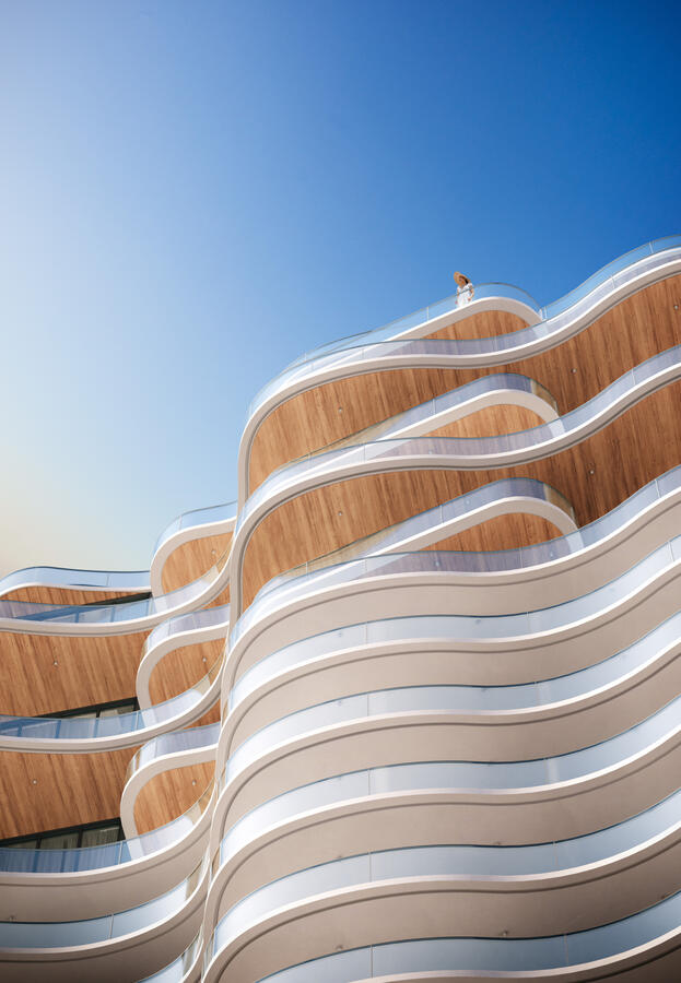 PARTE SUPERIOR DE LA TORRE, PRIMER PLANO, BALCONES CURVOSVISTA 09FD